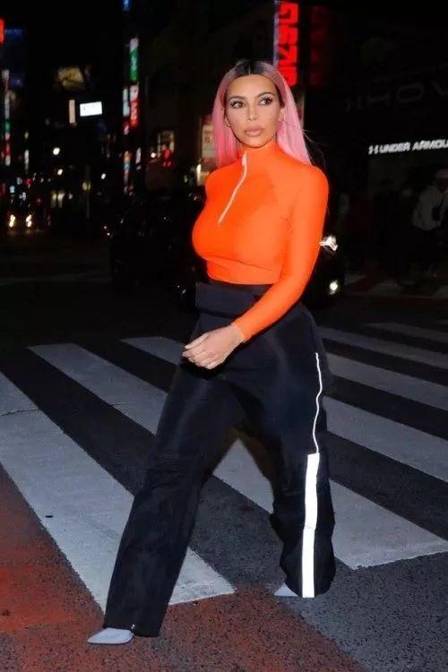 椰子与卡戴珊屁股照片,揭秘名媛身材背后的秘密  第2张