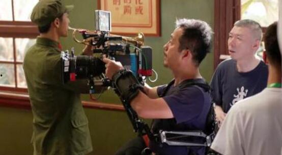 芳华拍摄花絮照,镜头背后的青春岁月 第3张 芳华拍摄花絮照,镜头背后的青春岁月 第3张