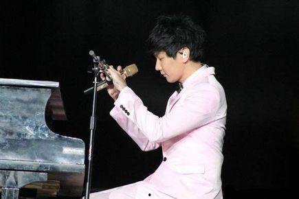 哪些明星会弹钢琴,盘点弹钢琴的明星阵容  第2张