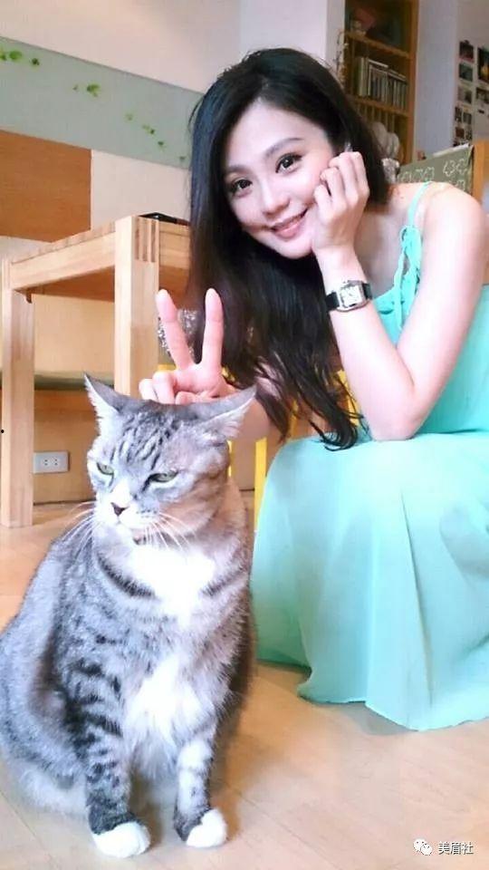 中天新闻女主播,风采与争议并存  第2张