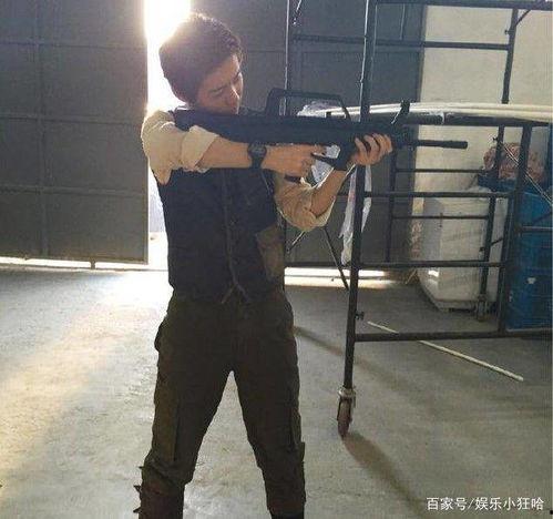 孙红雷拿枪霸气图片,硬汉风采尽显 第3张 孙红雷拿枪霸气图片,硬汉风采尽显 第3张